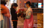 十万支玫瑰席卷榕城现场惊现韩国姑娘求婚福州男